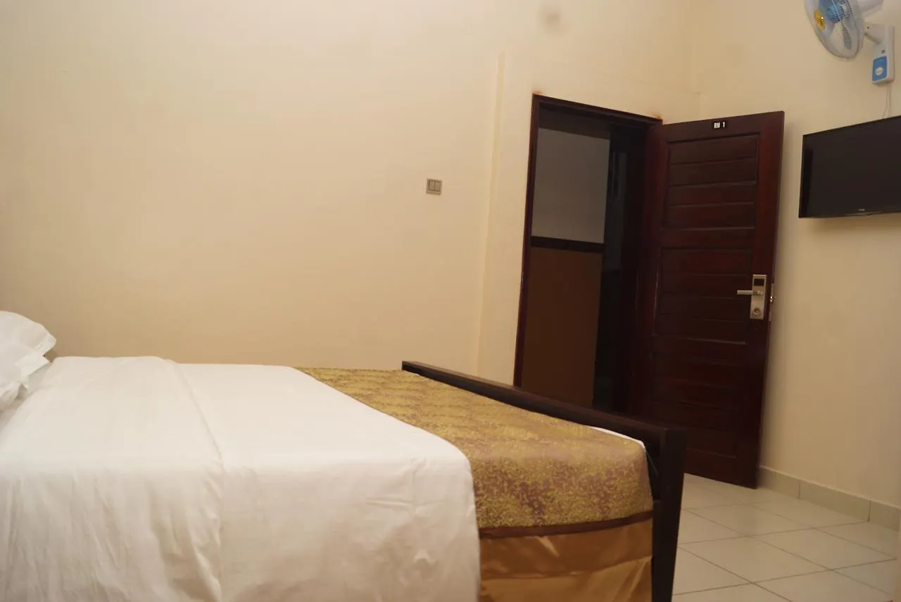 Diamonds Hotel Kampala 2*,